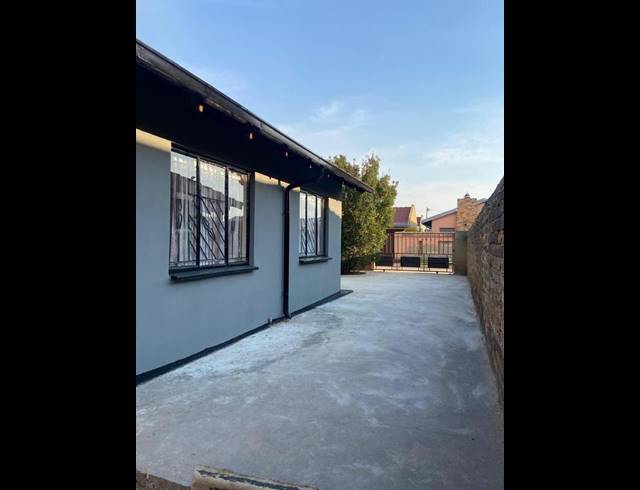 2 BEDROOM PROPERTY TO RENT IN PROTEA GLEN